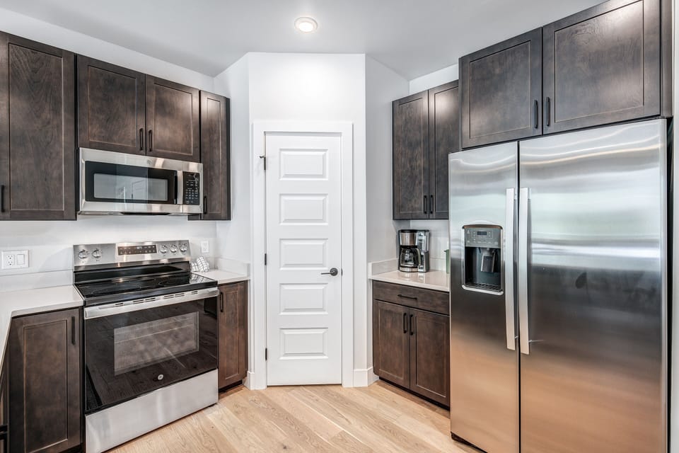 Indoors, Appliance, Microwave, Oven, Refrigerator