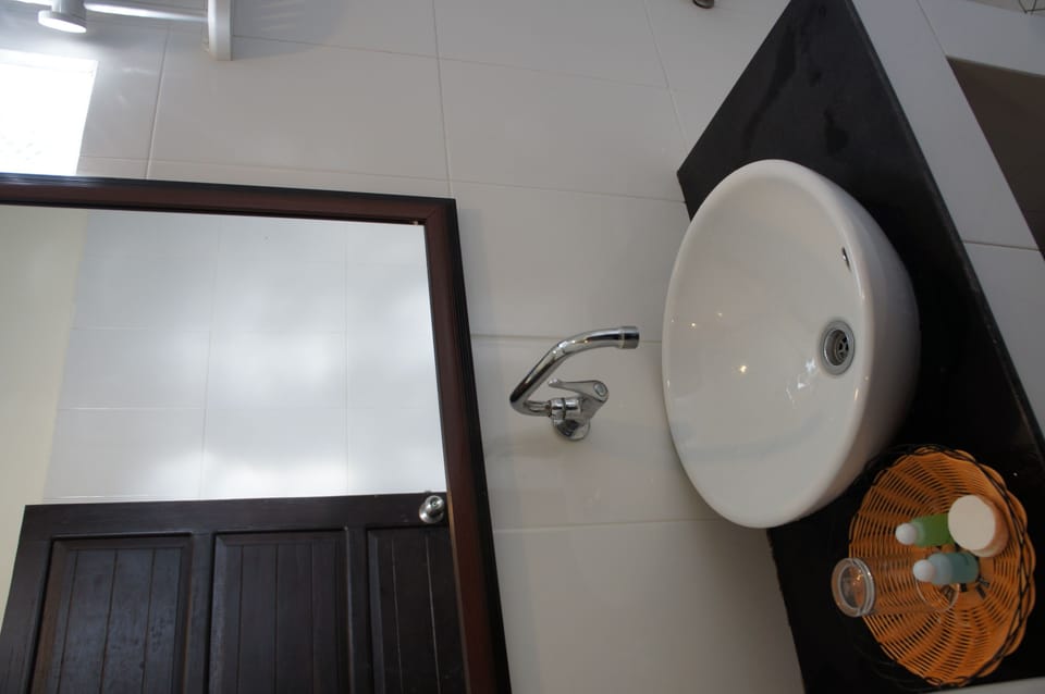 Bathroom sink