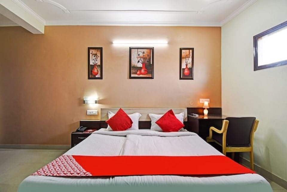 Deluxe Double Room, City View | Desk, laptop workspace, iron/ironing board, free WiFi