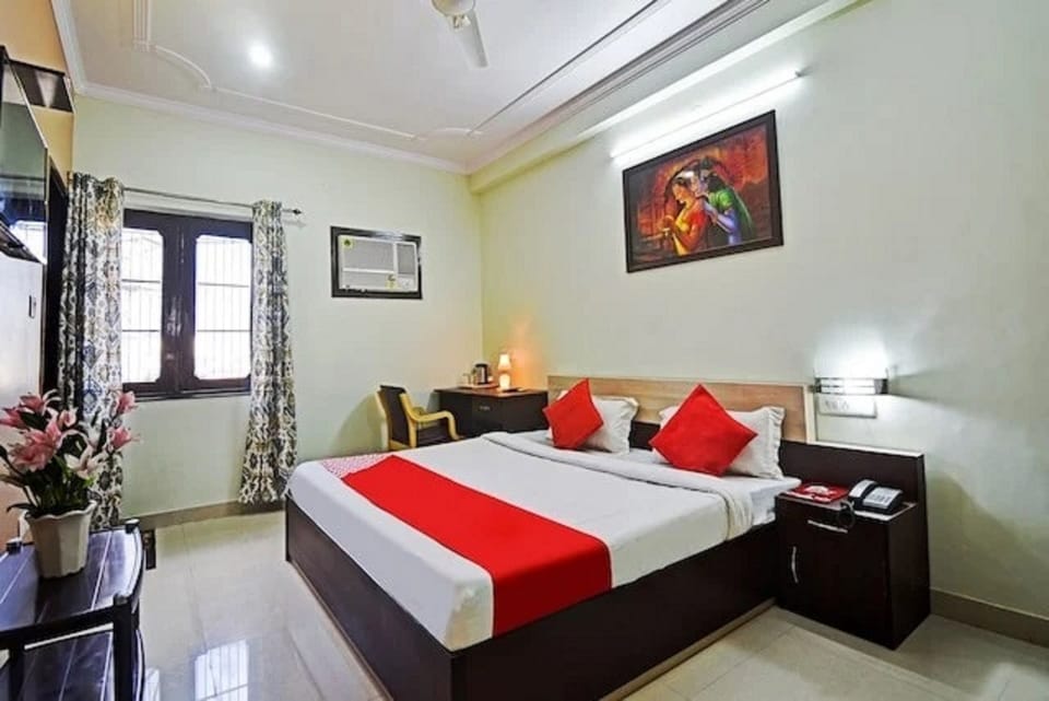 Deluxe Double Room, City View | Desk, laptop workspace, iron/ironing board, free WiFi