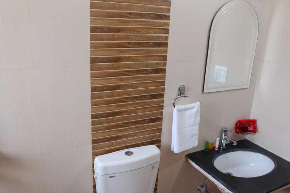 Deluxe Double Room, City View | Bathroom | Shower, free toiletries, towels, soap