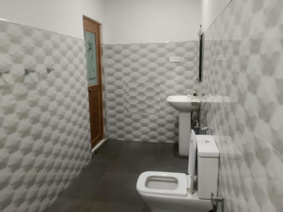 Shower, free toiletries, soap, toilet paper