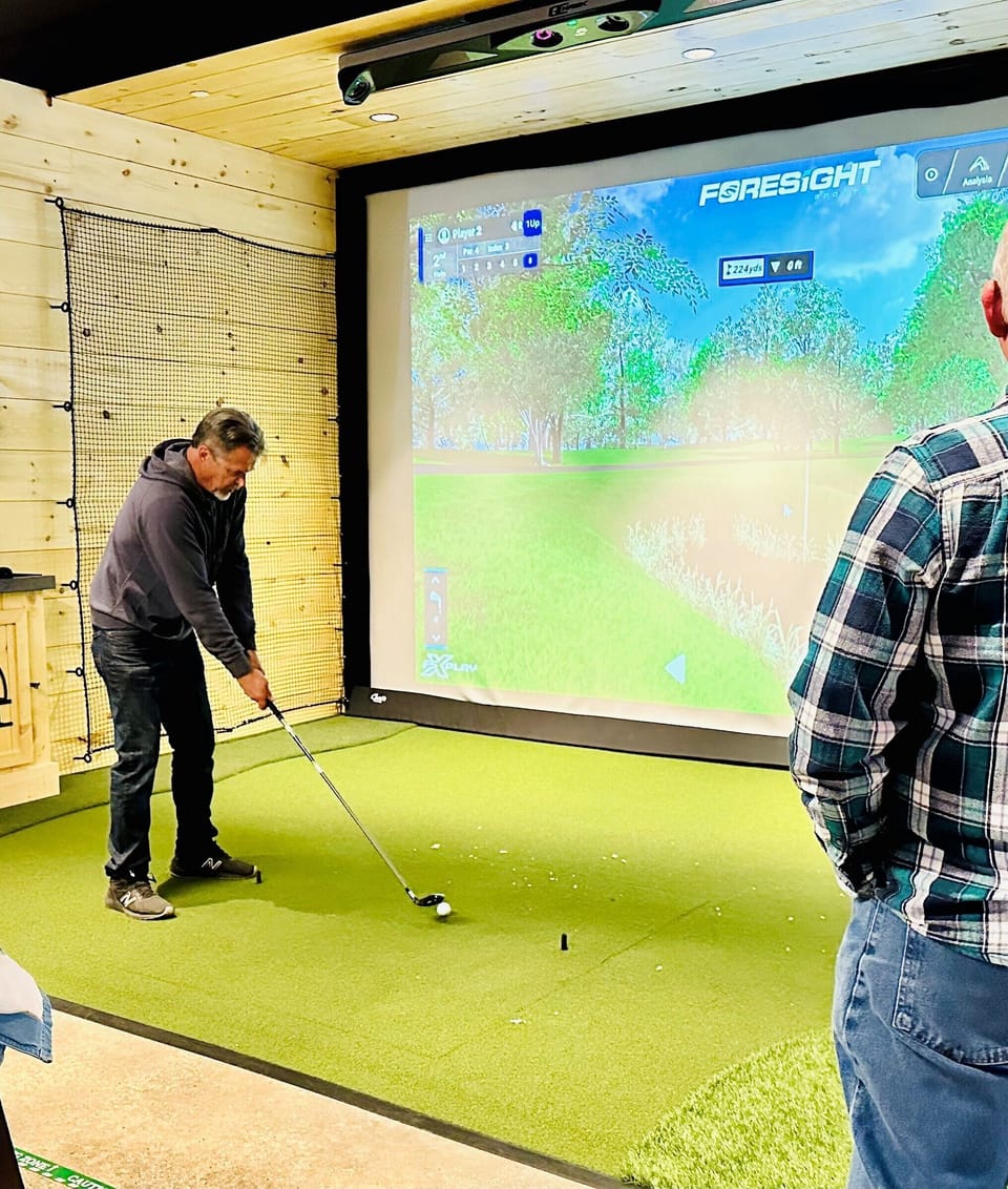 Indoor golf driving range
