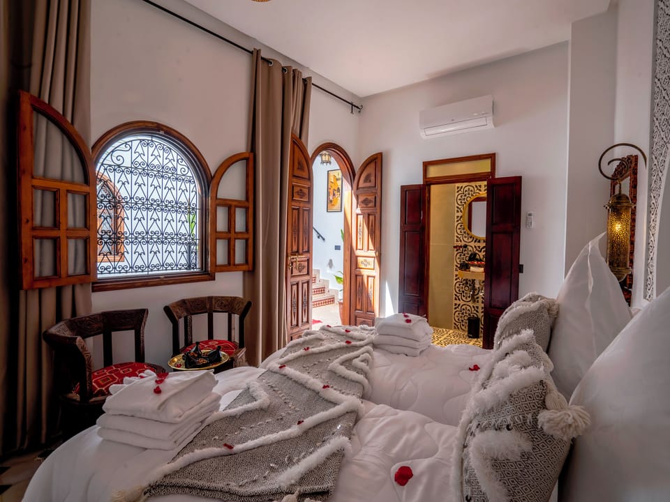 Deluxe Double or Twin Room, Courtyard View | In-room safe, desk, laptop workspace, free WiFi