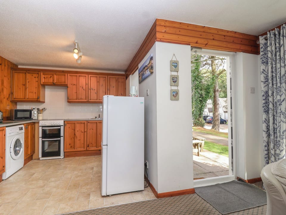 Fridge, microwave, toaster, cookware/dishes/utensils