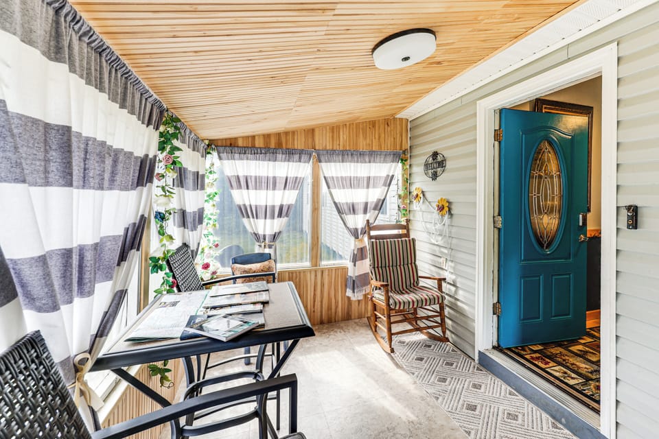 Screened Porch | Seating Area