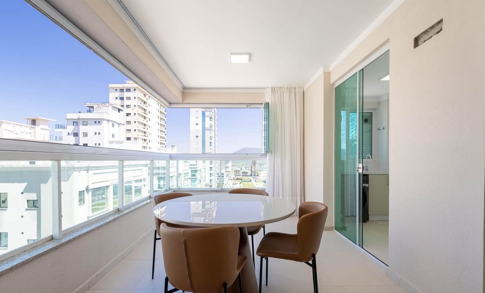 Basic Apartment | Dining