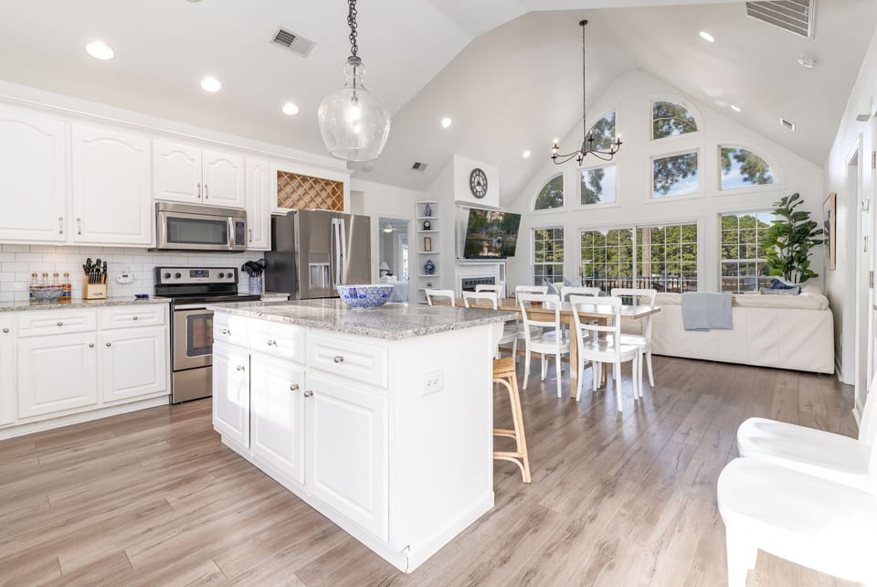 Fully stocked kitchen for family meals & entertaining.
