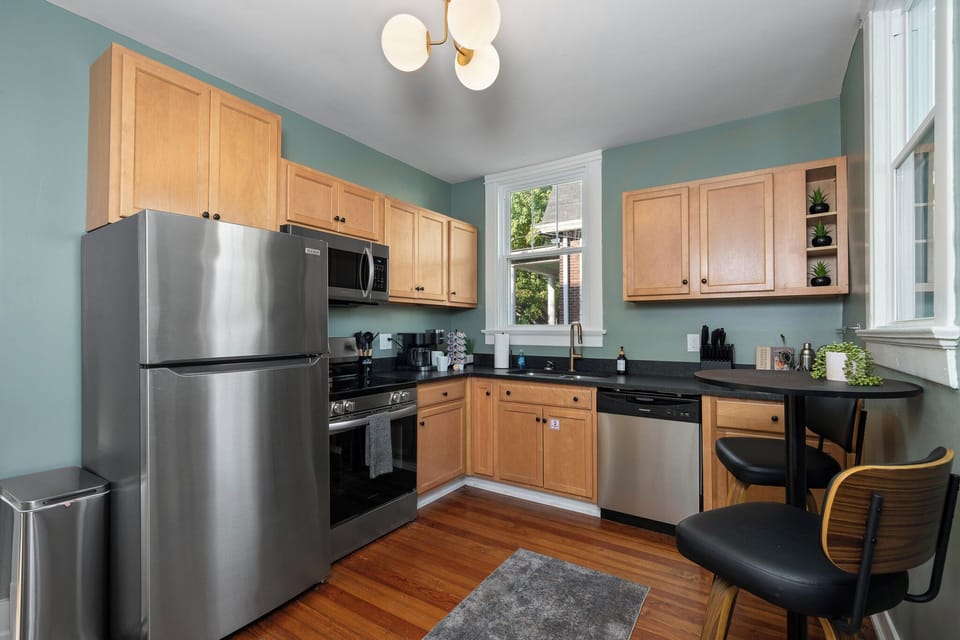 Kitchen: Sleek stainless appliances and stylish decor!