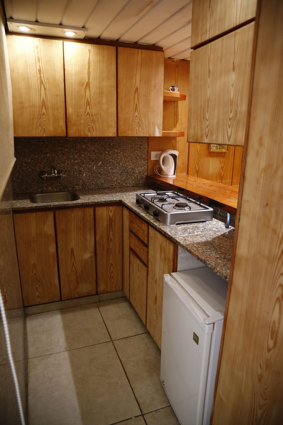 Comfort Chalet, 3 Bedrooms, Mountain View | Private kitchen | Mini-fridge, stovetop