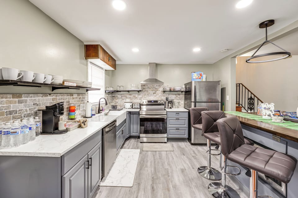 Kitchen | Main Level | Keurig Coffee Maker | Dishwasher | Cooking Basics