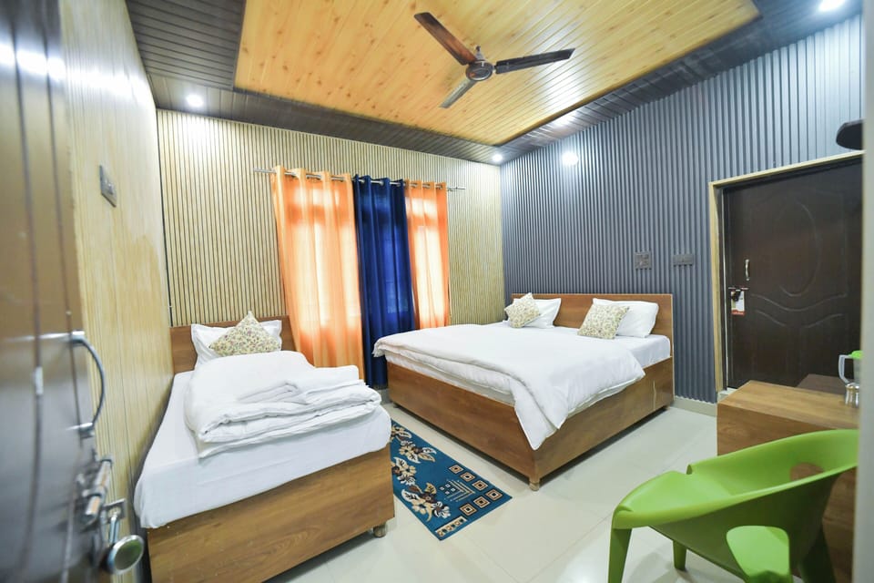Deluxe Double or Twin Room, Mountain View | Desk, free WiFi