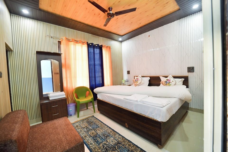Deluxe Double or Twin Room, Mountain View | Desk, free WiFi