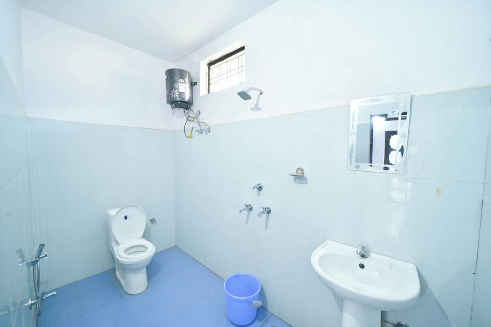 Shower, towels, soap, shampoo