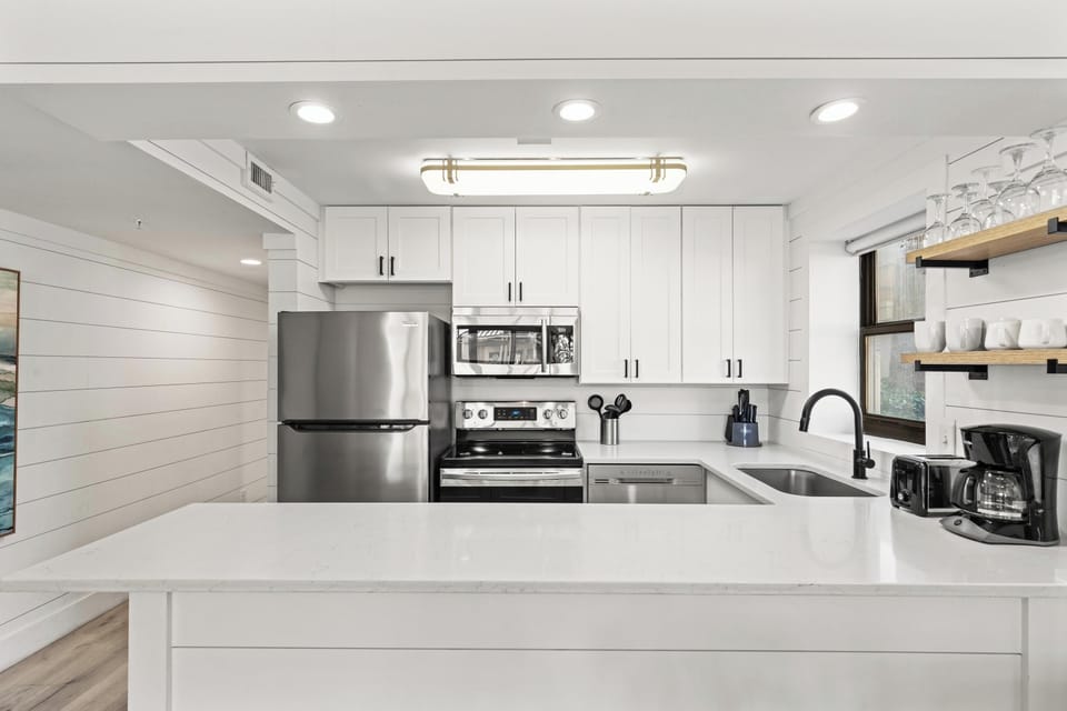 Condo, Partial Ocean View | Private kitchen | Full-size fridge, microwave, oven, stovetop