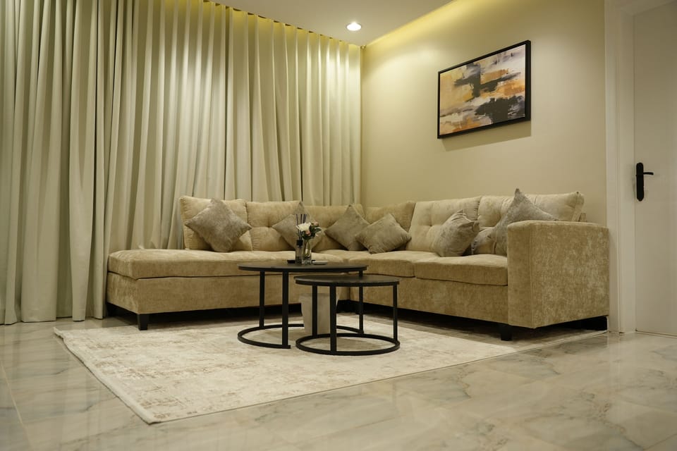 Luxury Apartment, 1 King Bed, Housekeeping, Garden View | Living area