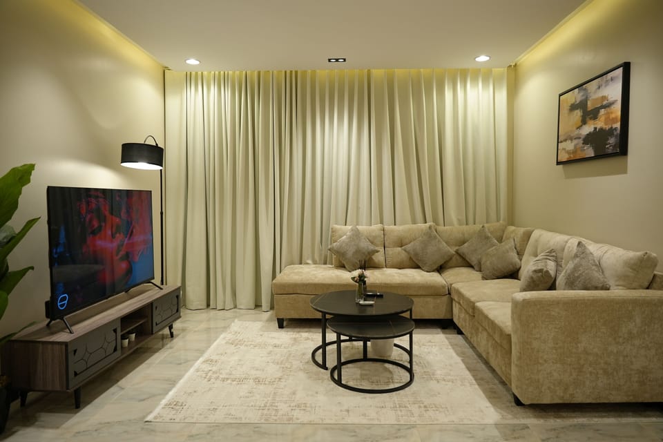 Luxury Apartment, 1 King Bed, Housekeeping, Garden View | Living area