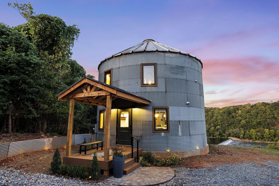Welcome to Silo on the James! A grain bin house overlooking the James River.