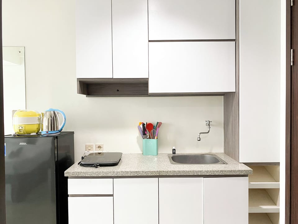 Standard Apartment | Private kitchen | Cookware/dishes/utensils