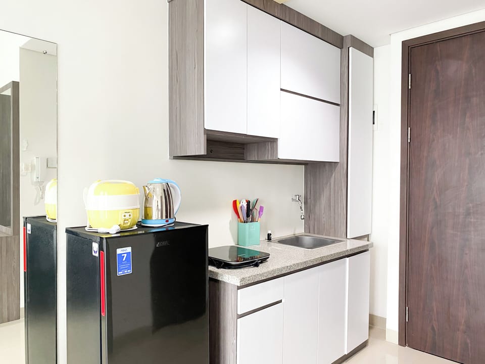 Standard Apartment | Private kitchen | Cookware/dishes/utensils