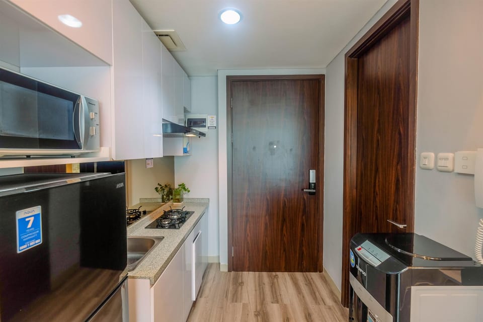 Standard Apartment | Private kitchen | Cookware/dishes/utensils