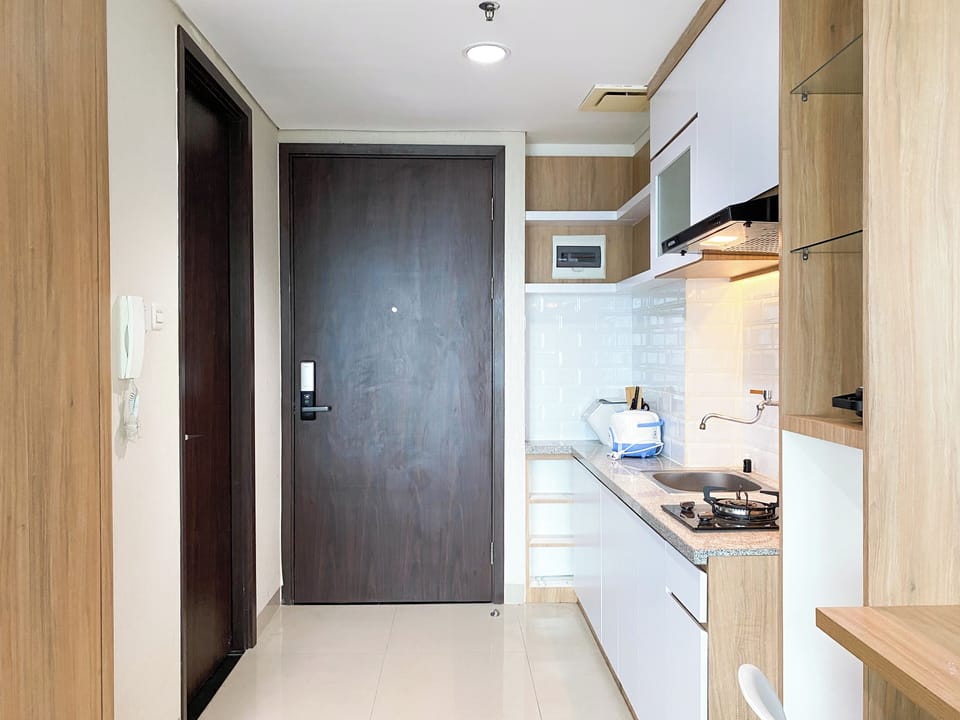 Standard Apartment | Private kitchen | Mini-fridge, cookware/dishes/utensils