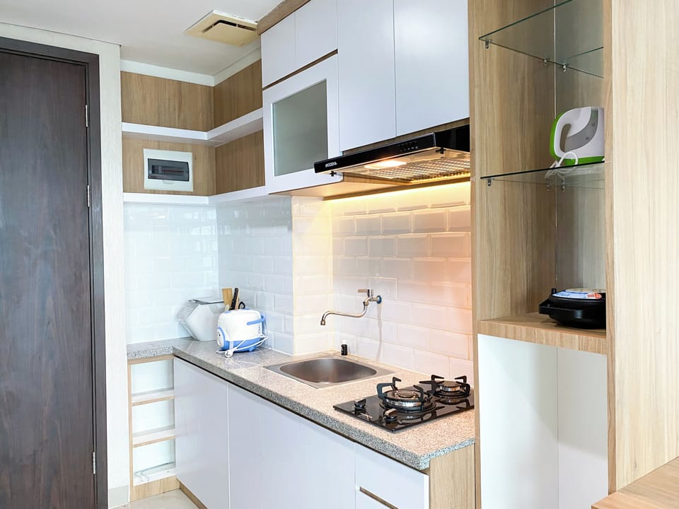 Standard Apartment | Private kitchen | Mini-fridge, cookware/dishes/utensils