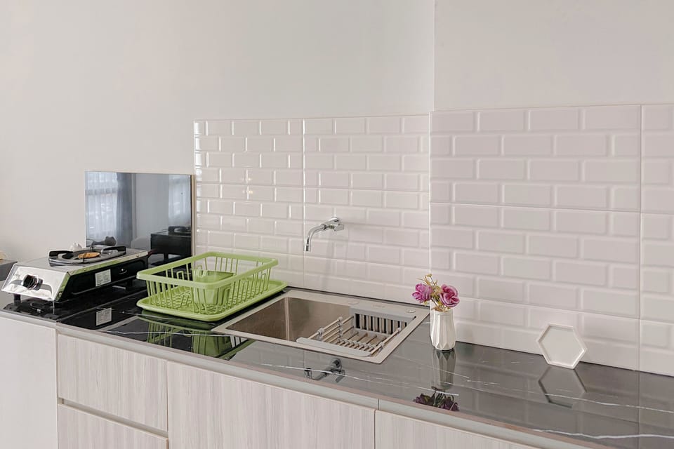 Standard Apartment | Private kitchen | Fridge, cookware/dishes/utensils
