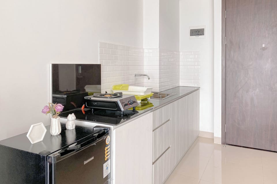Standard Apartment | Private kitchen | Fridge, cookware/dishes/utensils