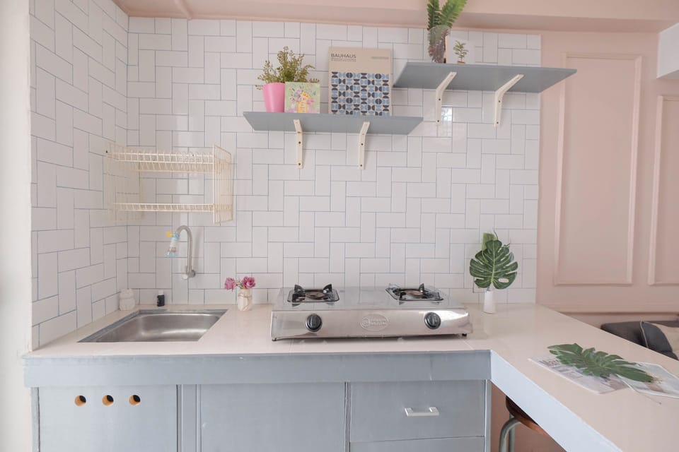 Standard Apartment | Private kitchen | Cookware/dishes/utensils