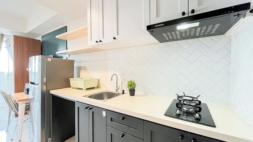 Standard Apartment | Private kitchen | Cookware/dishes/utensils