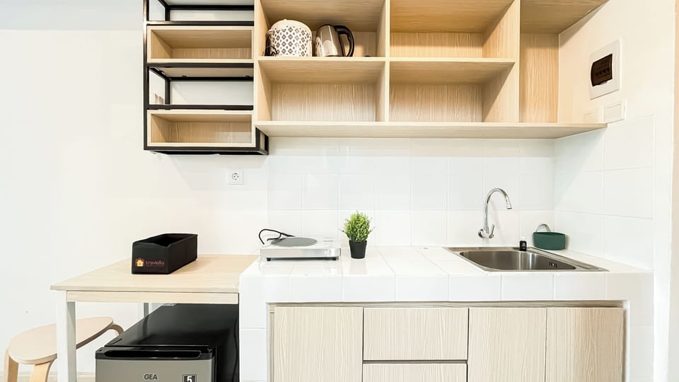 Standard Apartment | Private kitchen | Cookware/dishes/utensils