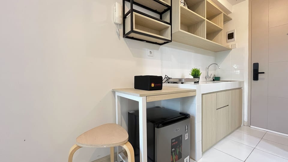 Standard Apartment | Private kitchen | Cookware/dishes/utensils