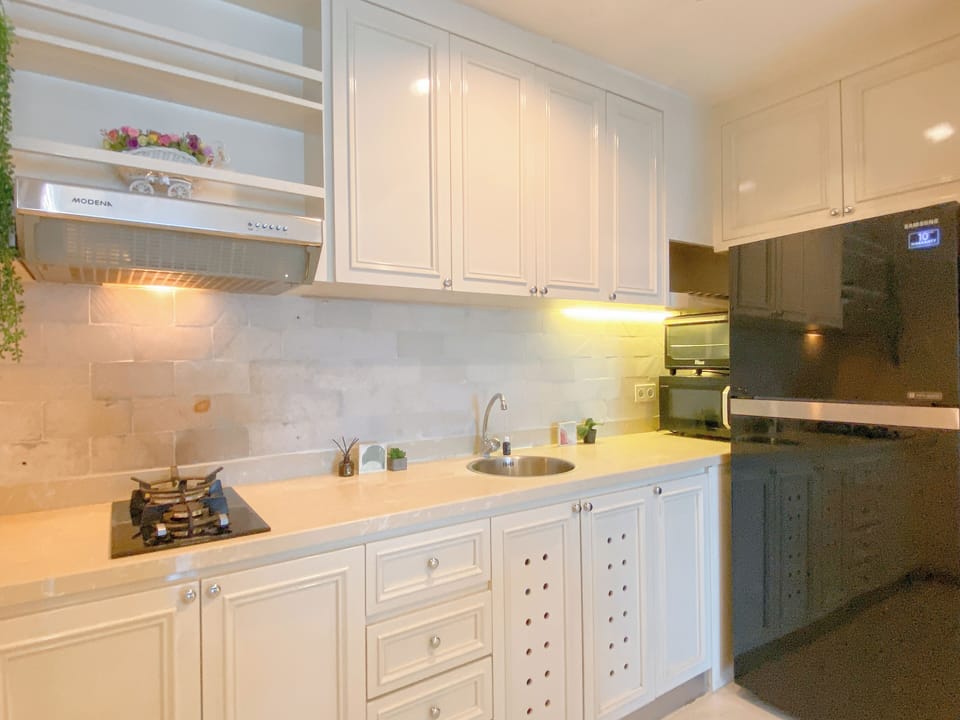 Standard Apartment | Private kitchen | Cookware/dishes/utensils