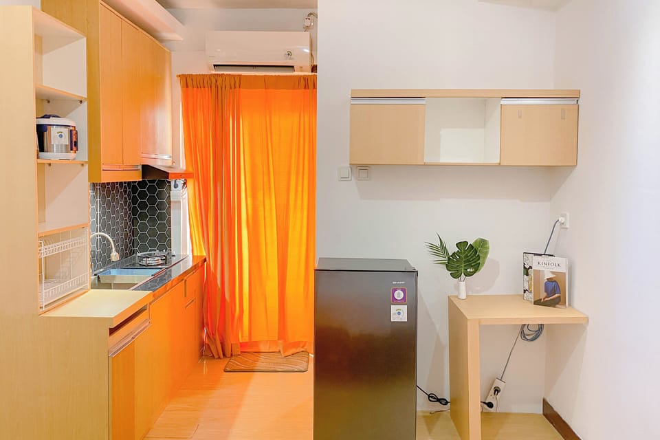 Standard Apartment | Private kitchen | Fridge, cookware/dishes/utensils
