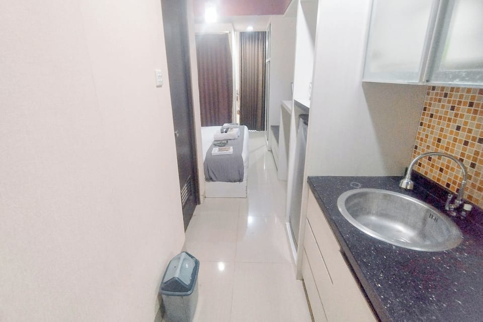 Standard Apartment | Private kitchen | Fridge, cookware/dishes/utensils