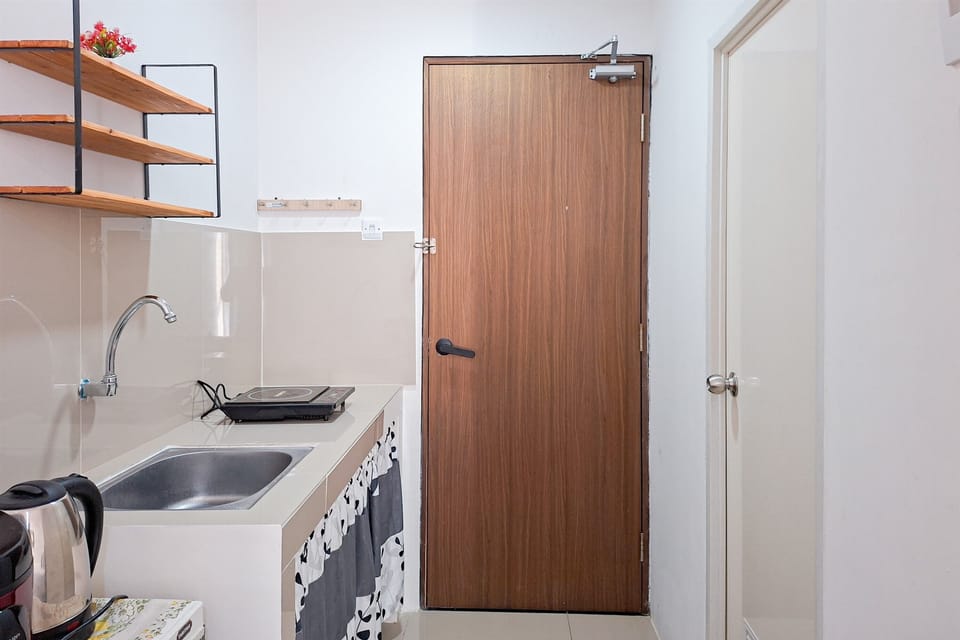 Standard Apartment | Private kitchen | Cookware/dishes/utensils