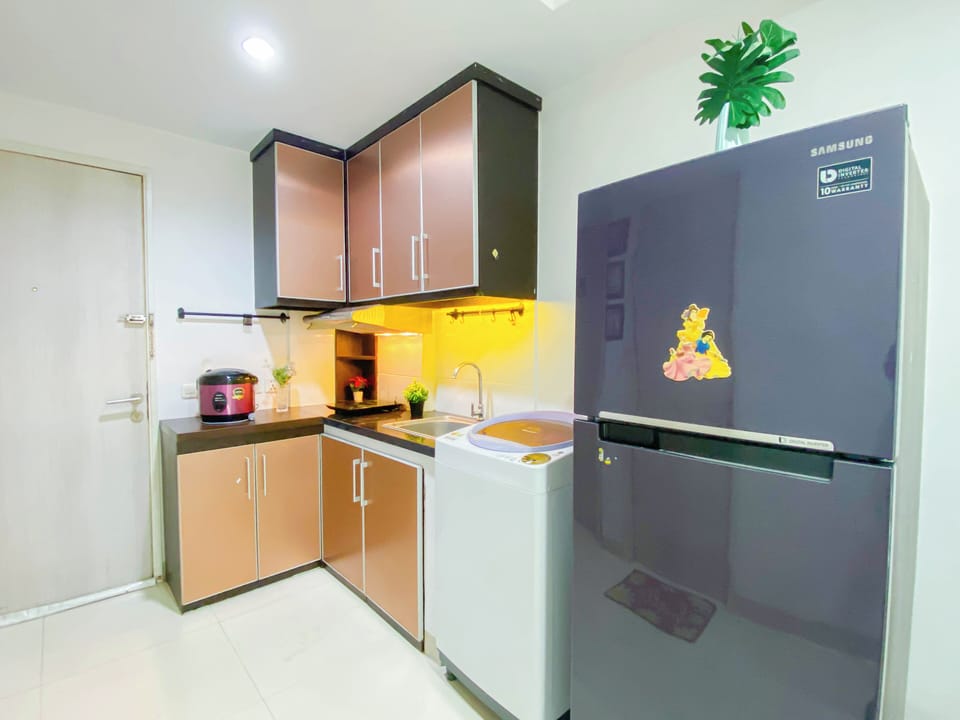 Standard Apartment | Private kitchen | Cookware/dishes/utensils