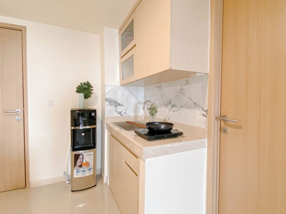 Standard Apartment | Private kitchen | Cookware/dishes/utensils