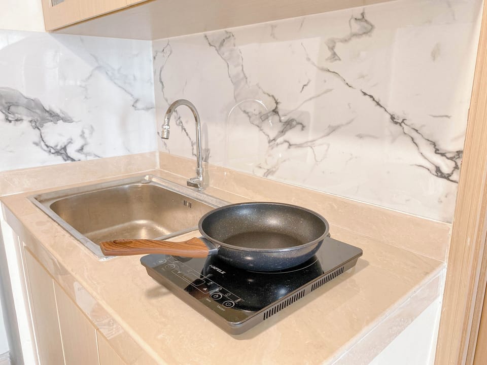 Standard Apartment | Private kitchen | Cookware/dishes/utensils