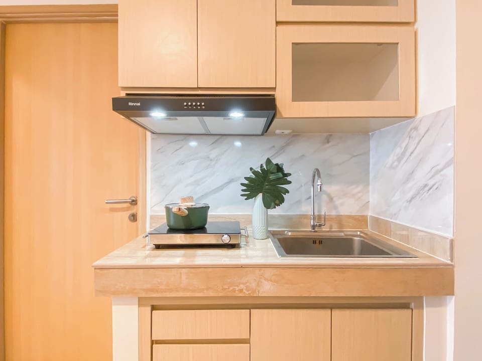 Standard Apartment | Private kitchen | Cookware/dishes/utensils
