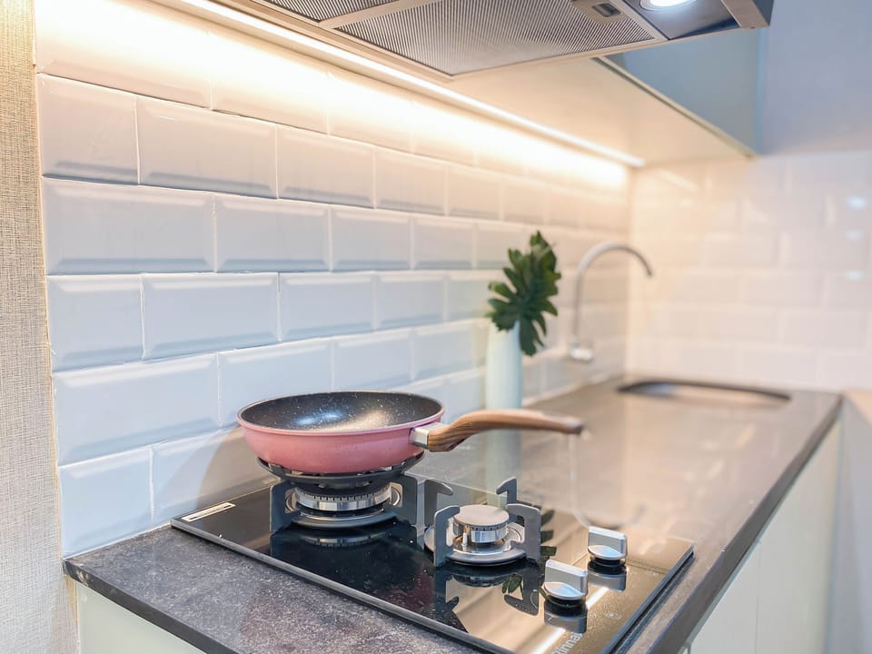 Standard Apartment | Private kitchen | Cookware/dishes/utensils