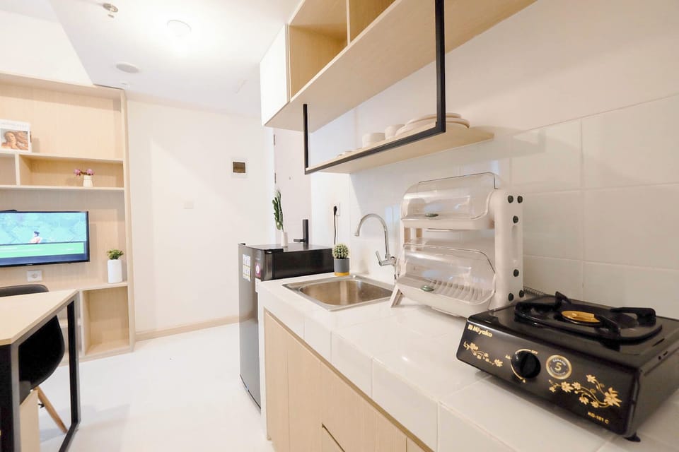Standard Apartment | Private kitchen | Cookware/dishes/utensils
