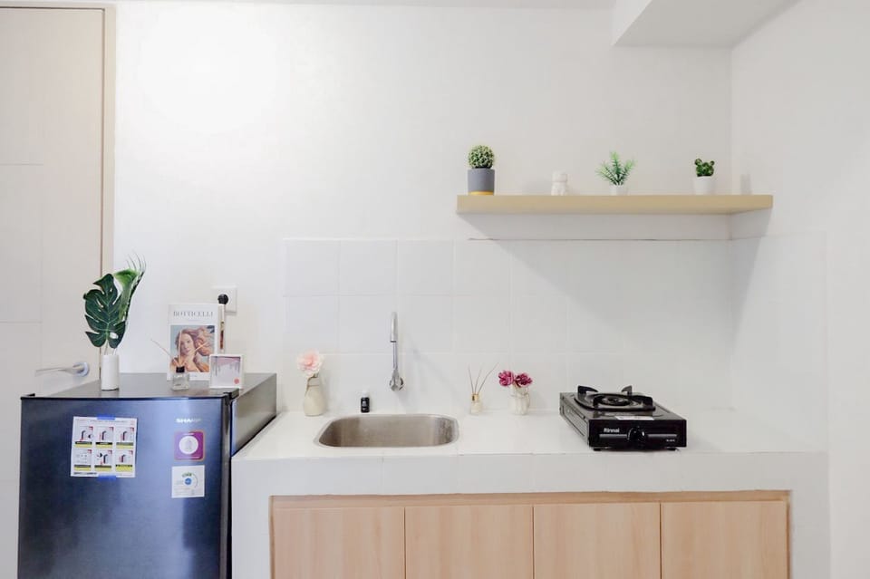 Standard Apartment | Private kitchen | Cookware/dishes/utensils