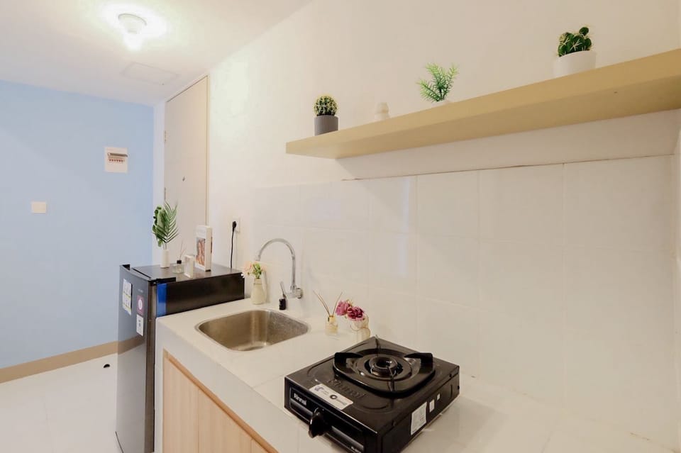 Standard Apartment | Private kitchen | Cookware/dishes/utensils