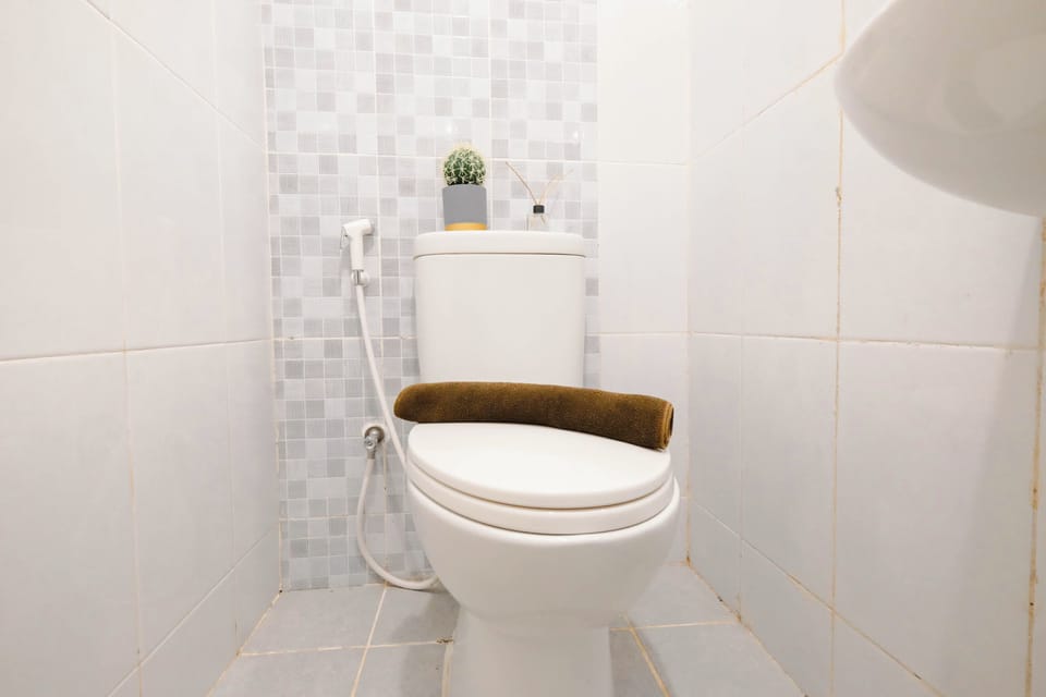 Standard Apartment | Bathroom