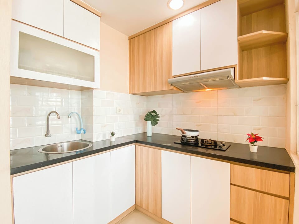 Deluxe Apartment | Private kitchen | Cookware/dishes/utensils