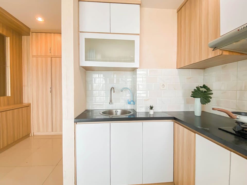 Deluxe Apartment | Private kitchen | Cookware/dishes/utensils