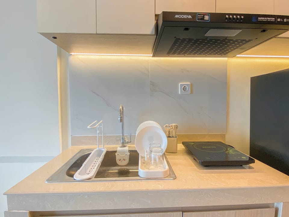 Deluxe Apartment | Private kitchen | Cookware/dishes/utensils