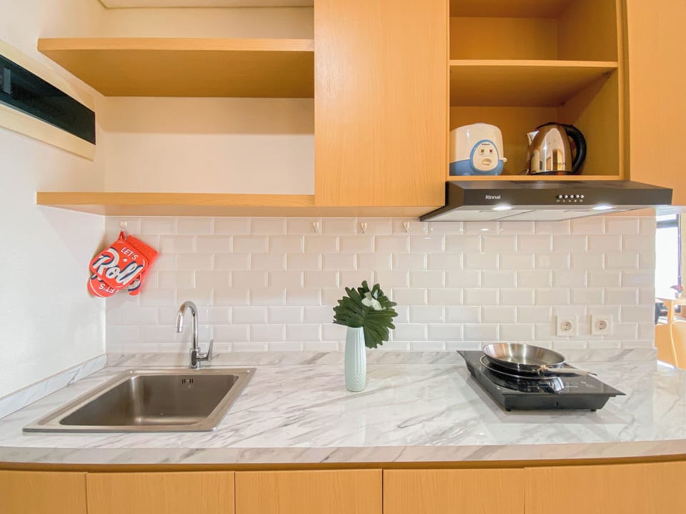 Deluxe Apartment | Private kitchen | Cookware/dishes/utensils